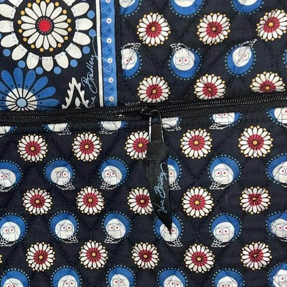 Vera Bradley messenger bag. - Picture 11 of 11